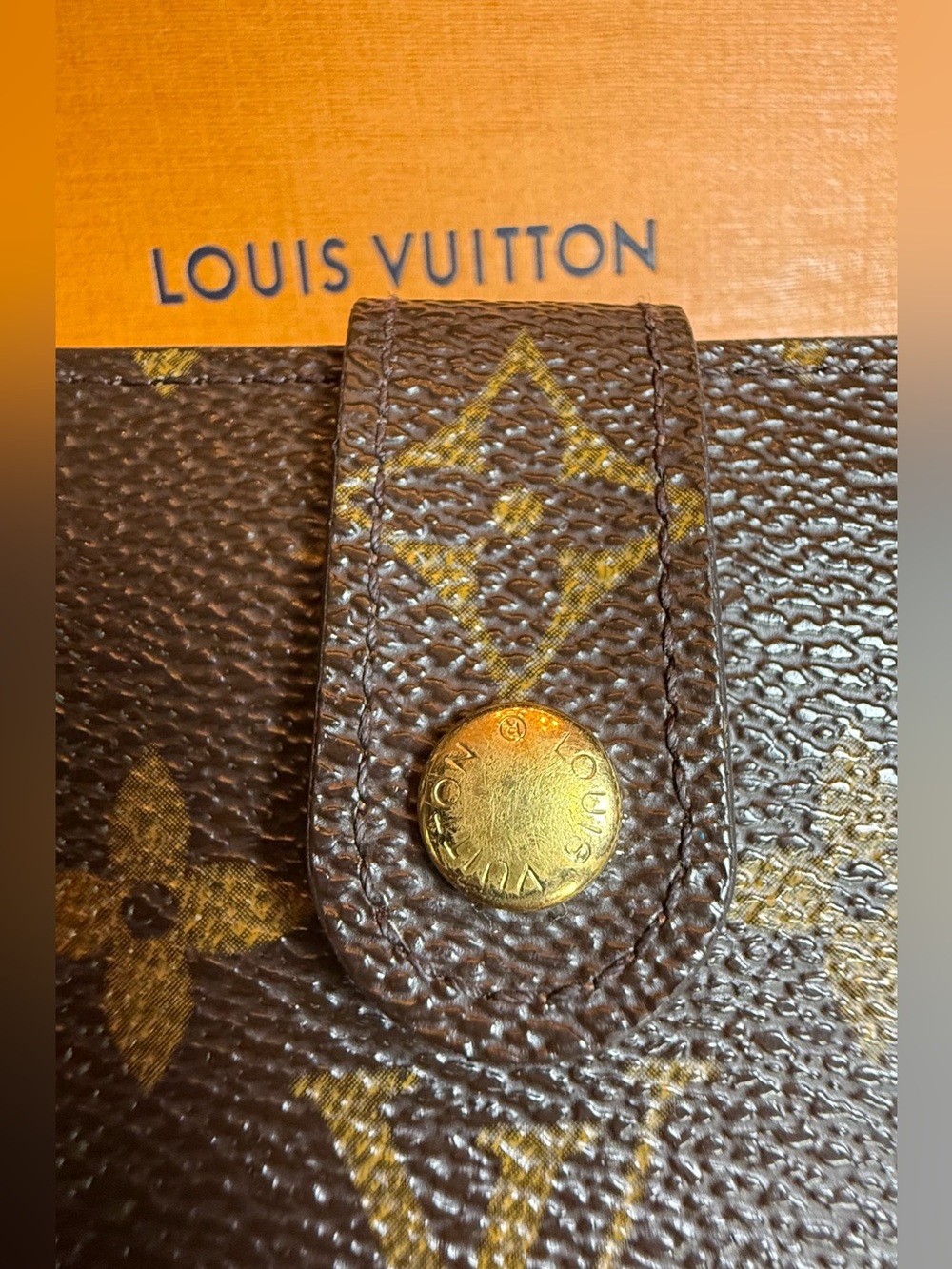 Louis Vuitton Monogram Kiss-lock Bifold Wallet - Picture 14 of 15